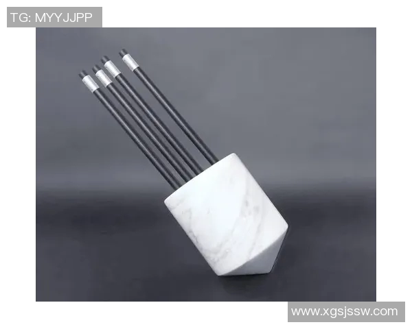 创意足球明星笔筒设计展示,兼具实用与收藏价值的体育纪念品 创意足球明星笔筒设计展示,兼具实用与收藏价值的体育纪念品